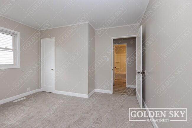 Building Photo - 2312 S Pershing Dr