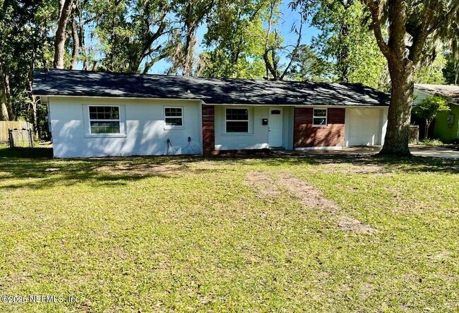 Building Photo - 7018 Bonnie Brae Ln