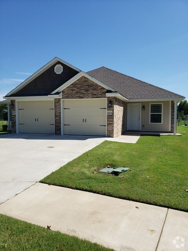 Building Photo - 2127 Ingalls Ln