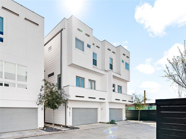 Foto del edificio - 1817 Elite Dr