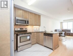 Building Photo - 242 Rideau St