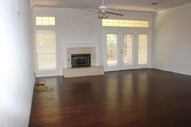 Foto del edificio - Great West side home located close to shop...