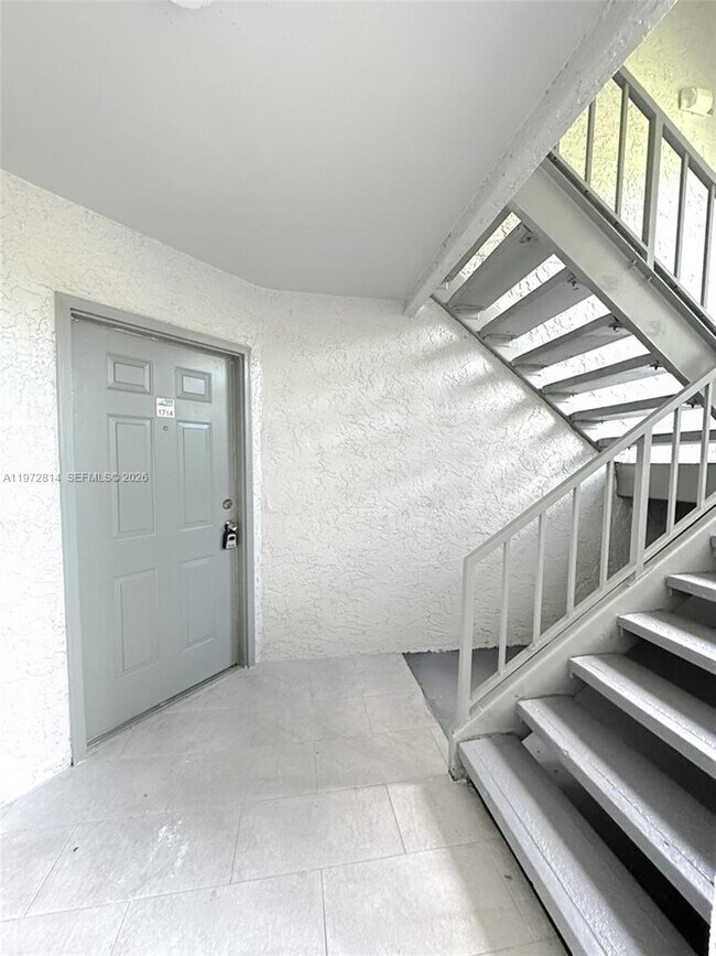 Foto del edificio - 1401 Village Blvd