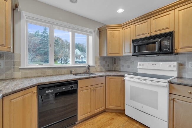 Photo - 319 Stearns St Townhome