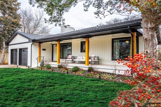 Building Photo - 812 East Dr
