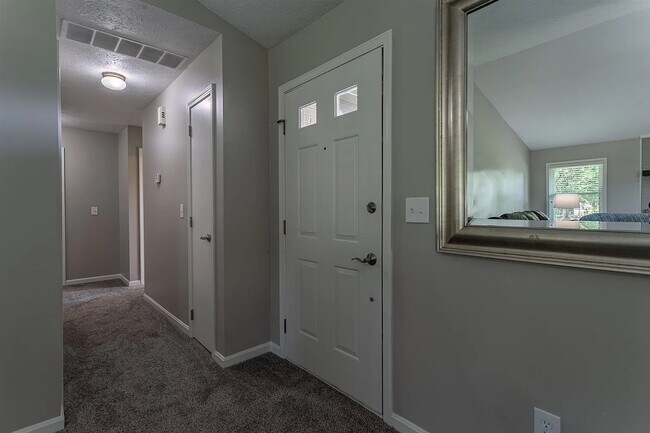 Foto del edificio - 8733 Hanover Dr