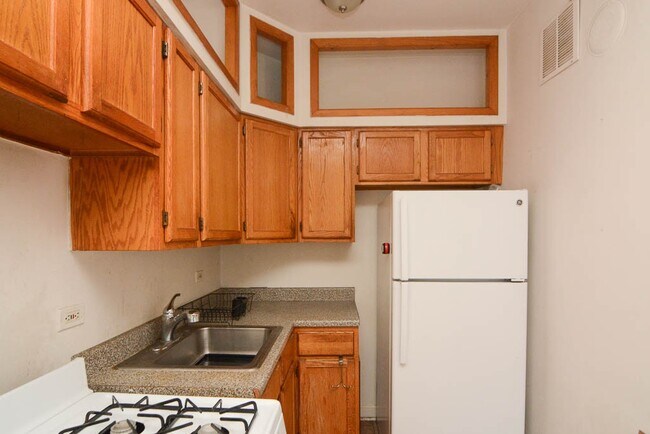 Foto del edificio - 2249 W Wilson Ave