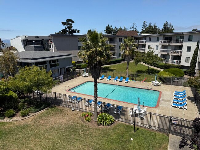 Foto del edificio - 960 Shorepoint Ct