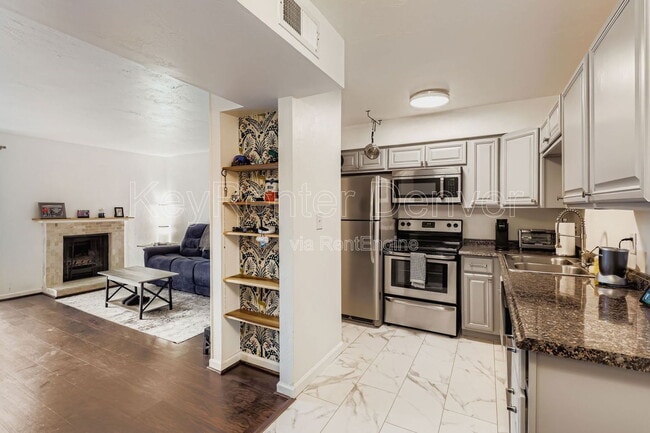 Foto del edificio - 5300 Cherry Creek S Dr