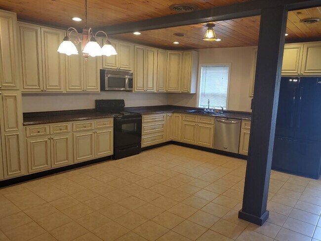Building Photo - COMING SOON! 2 Bedroom in Shrewsbury!