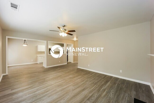 Foto del edificio - 3 Bedroom Pet-Friendly Home in Atlanta, GA with Main Street Renewal