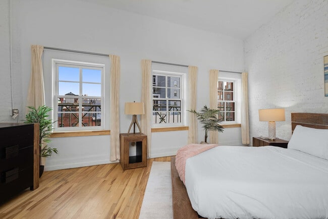Building Photo - 354 Bowery