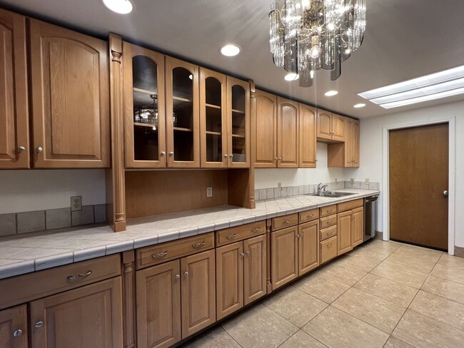 Building Photo - 600-602 Scenic Dr