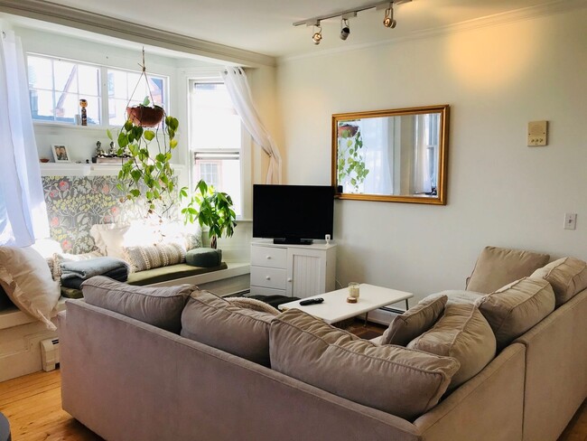 Foto del edificio - Beautiful and Bright 1 Bedroom Apartment A...