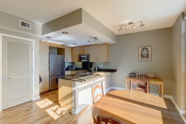 Foto del edificio - Hillcrest - The Egyptian - 1BD/1BA Parking...