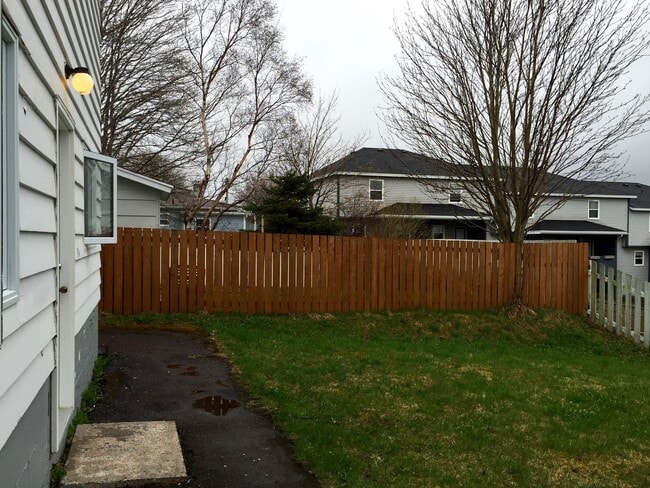 Building Photo - 10 Salisbury St