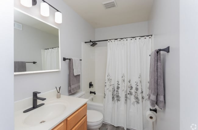 Interior Photo - Coventry Court West Apartments