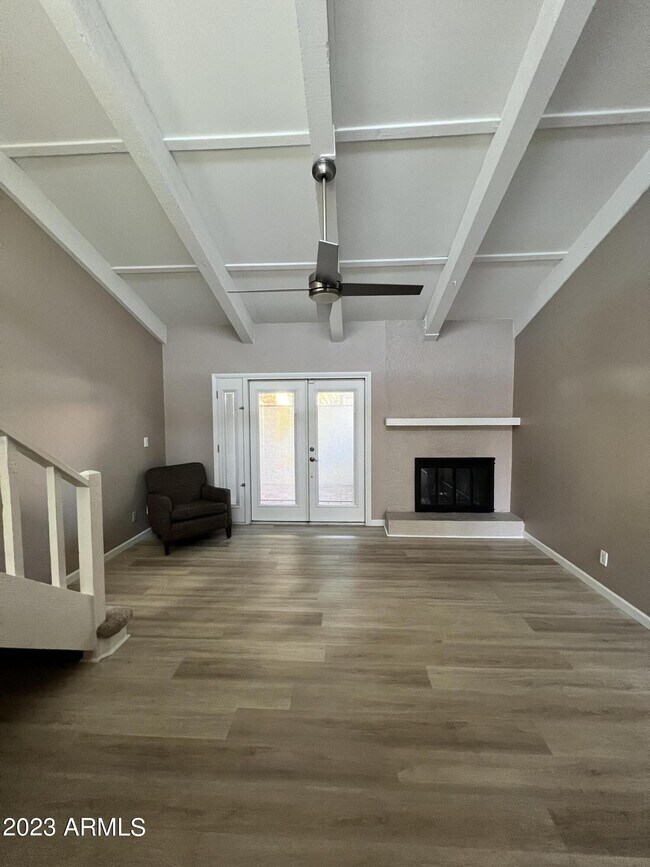 Building Photo - 16 E Manzanita Dr