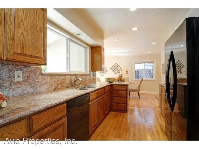 Building Photo - 3 br, 2 bath House - 1094 Noriega Ave