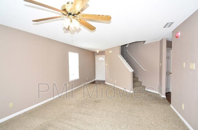 Building Photo - 4537 Connaught Dr E