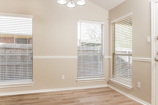 Building Photo - 117 Brockway Dr