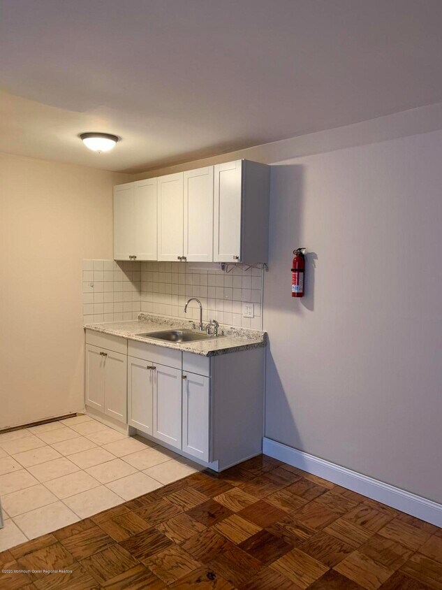 175 Buckelew Ave Unit BLDG 2 APT 13, Jamesburg, NJ 08831 Room for