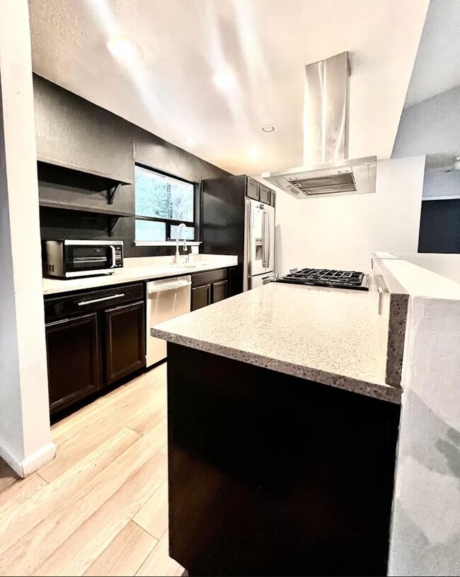 Foto del edificio - 27151 Lake Dr