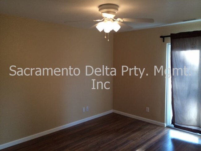 Foto del edificio - 5534 E Knoll Dr