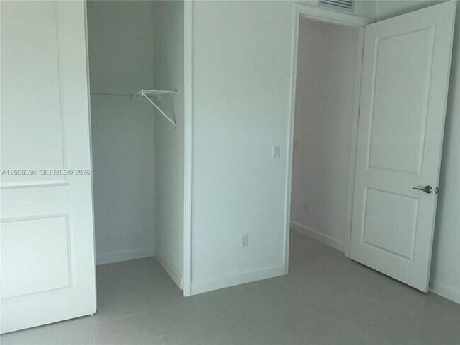 Foto del edificio - 6412 Seabright Ter