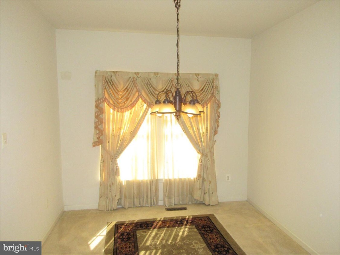 Foto principal - 7 Caprice Ct