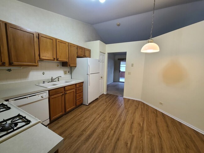 Building Photo - 525 Old Country Way