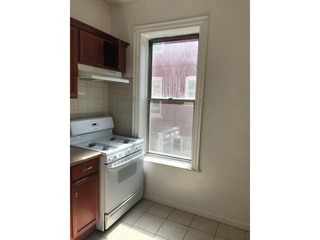 Building Photo - 85 E 42nd St