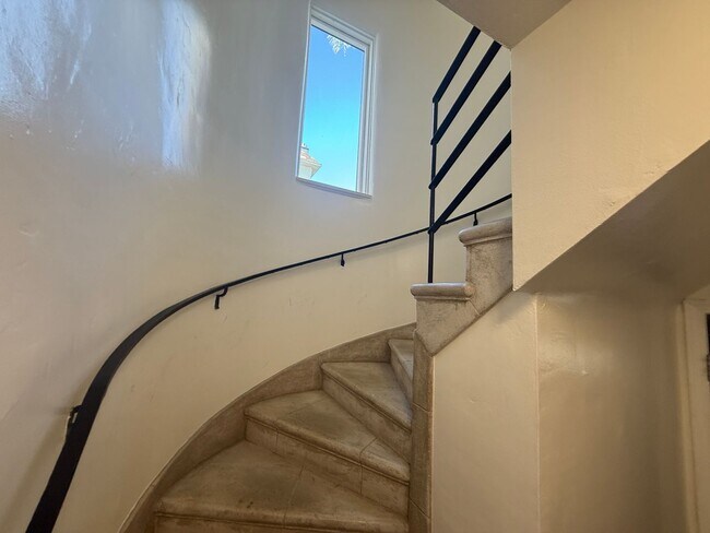 Building Photo - 2-Bedroom ADU with All Appliances Included in Valley Village!