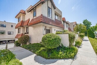 Building Photo - 27667 Ironstone Dr