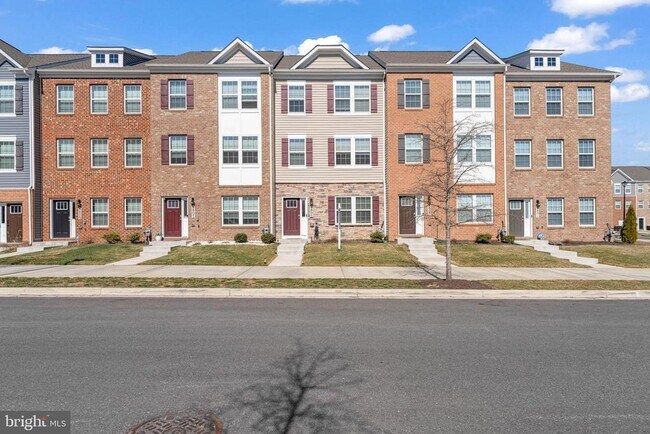 Building Photo - 8805 Mimosa Ave