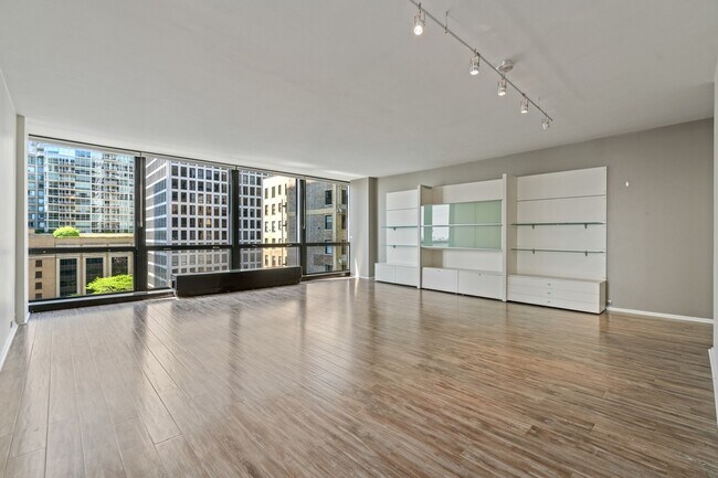 Building Photo - 900 N Lake Shore Dr