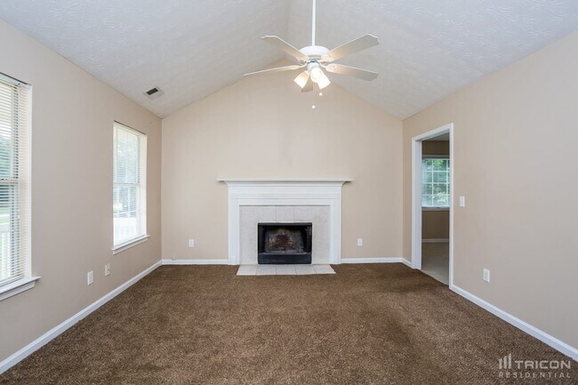 Building Photo - 100 5 Oaks Dr