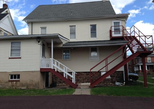 Building Photo - 211 E Broad St