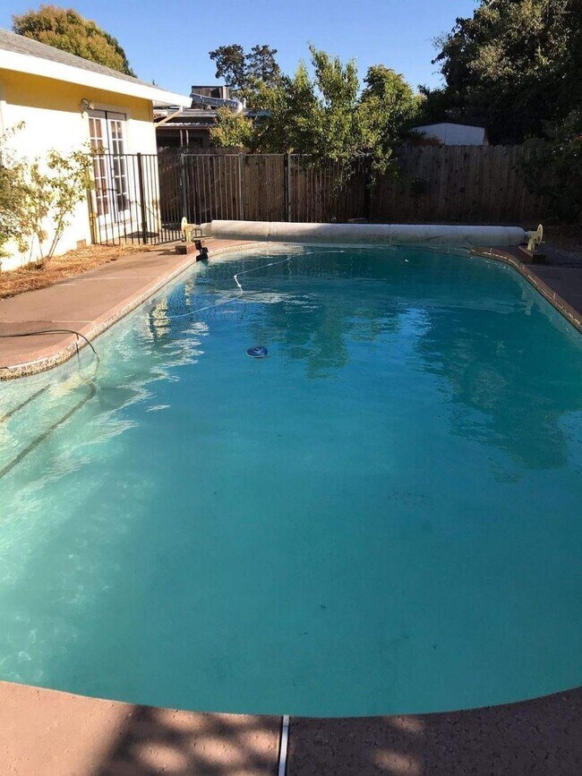Building Photo - 4 br, 2 bath House - 1851 San Anselmo
