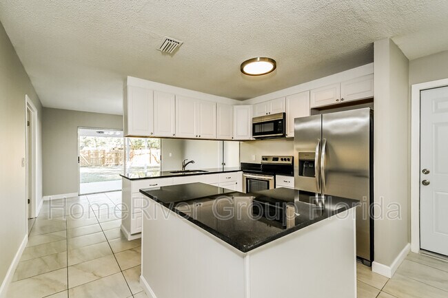Foto del edificio - 1617 Crystalview Trail