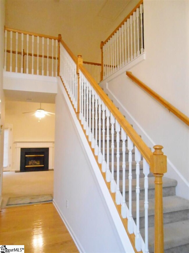 Building Photo - 121 Upward Way