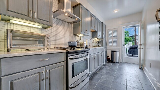 Foto del edificio - 1322 Randolph St NE