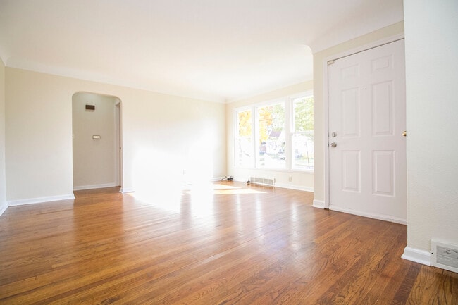 Building Photo - 1758 Talbot St