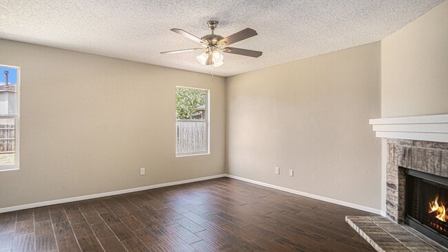 Foto del edificio - This beautiful 3 bed 2.5 bath home in Nort...