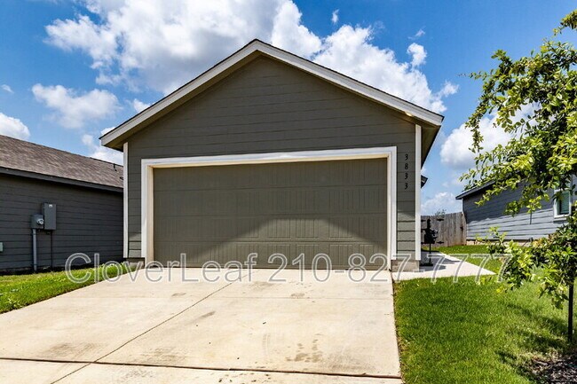 Building Photo - 3833 Millbrook Wy