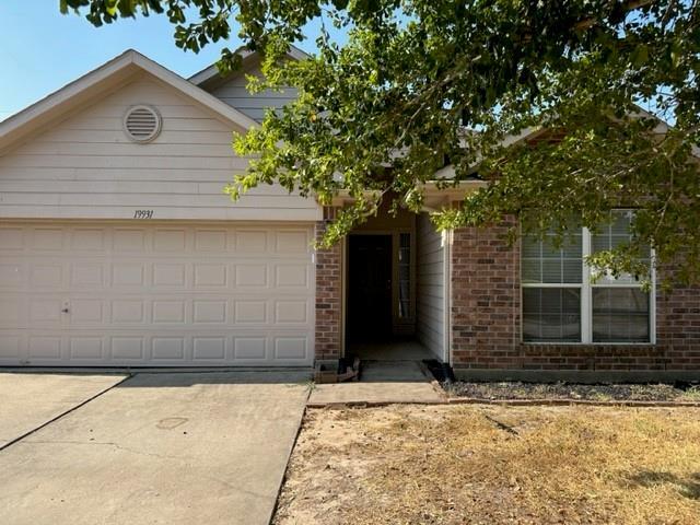 Foto principal - 19931 Rustic Lake Ln