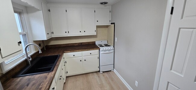 Photo - 895 Warrenville Rd Apartment