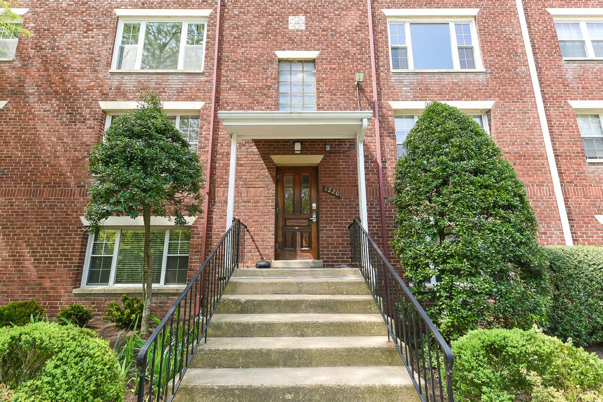 Welcome to 1220 N. Meade - 1220 N Meade St