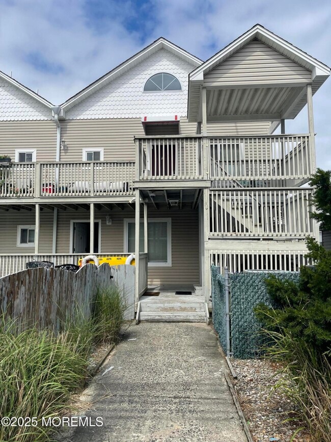 Building Photo - 202-06 Carteret Ave