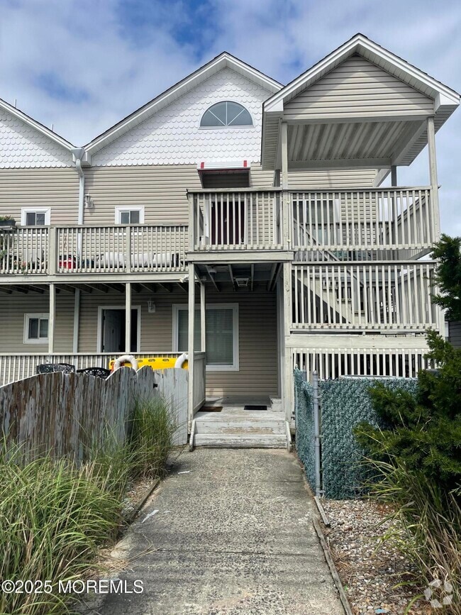Building Photo - 202 Carteret Ave